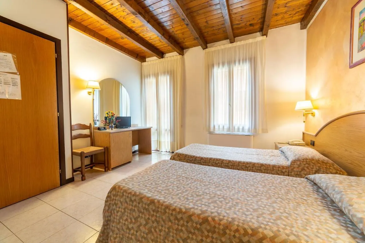 Albergo Ristorante Leon D'Oro Este 2*,  Olaszország